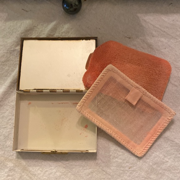 Vintage 1900s Powder Compact - Picture 4 of 4